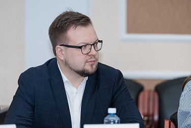 Инициативы идут от молодых